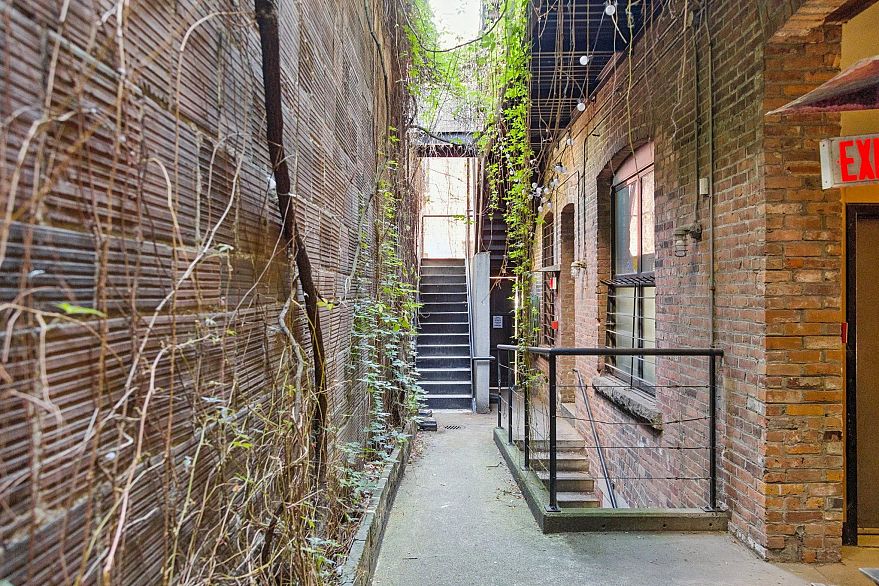 5 229 Carrall Street