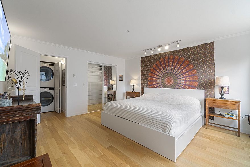 402 4688 W 10th Avenue