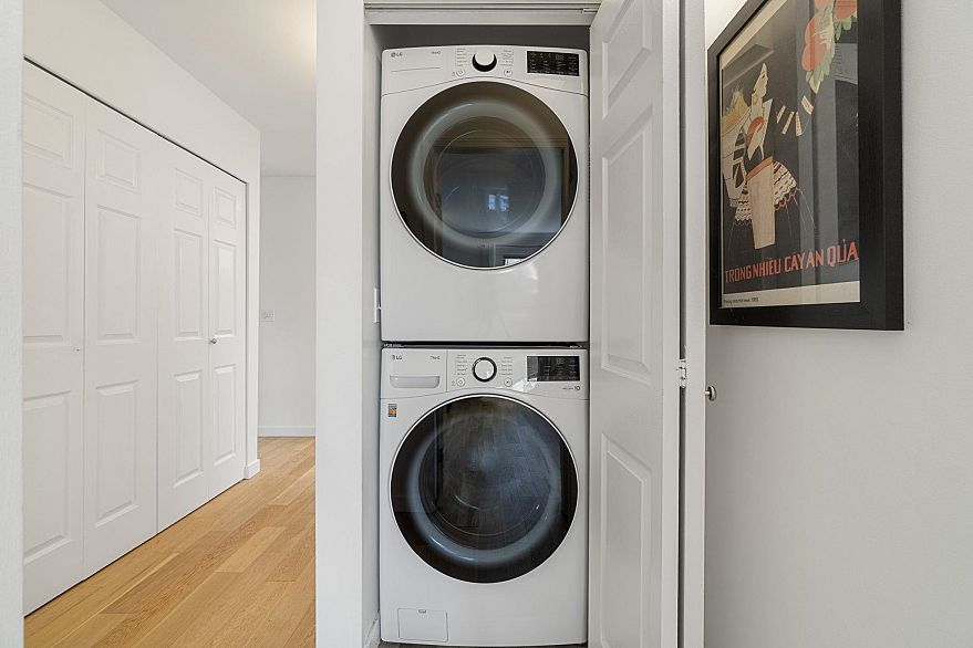 402 4688 W 10th Avenue