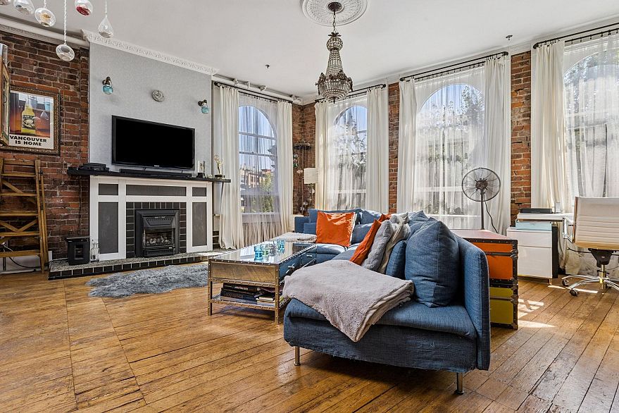 5 229 Carrall Street