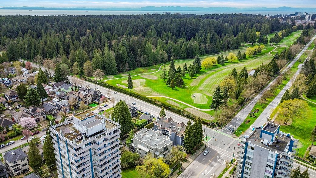 402 4688 W 10th Avenue