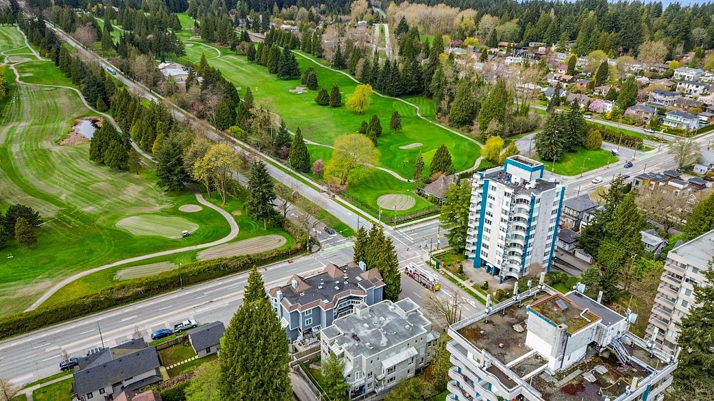 402 4688 W 10th Avenue