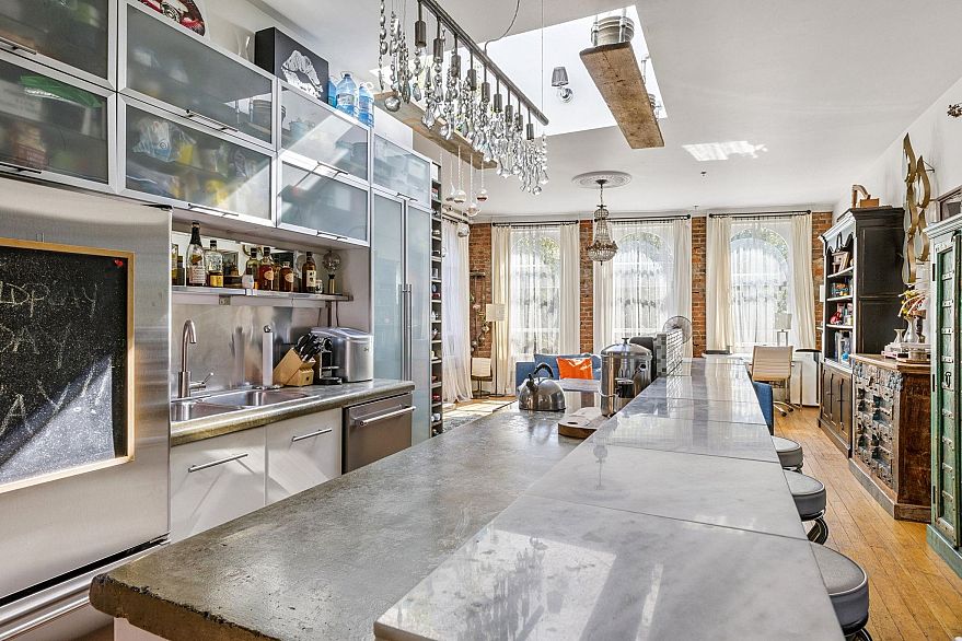 5 229 Carrall Street