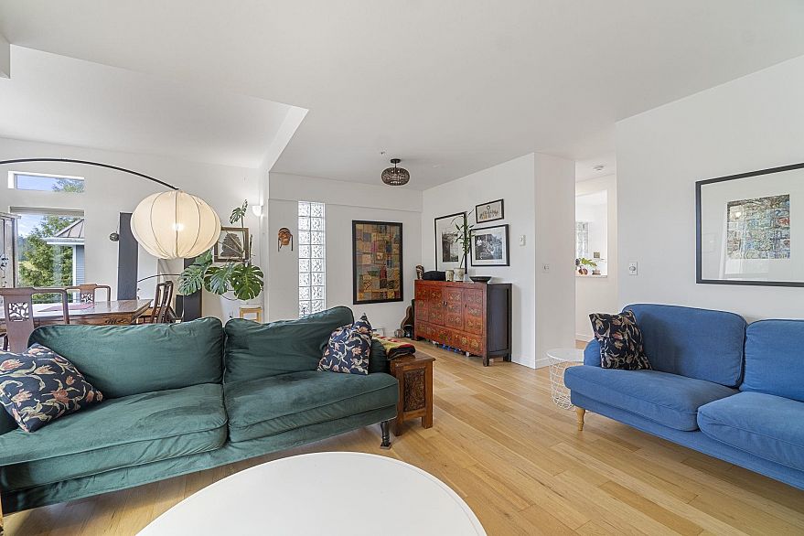 402 4688 W 10th Avenue