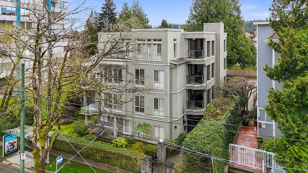 402 4688 W 10th Avenue