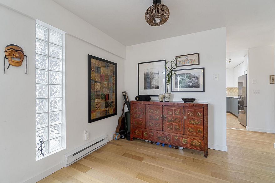 402 4688 W 10th Avenue