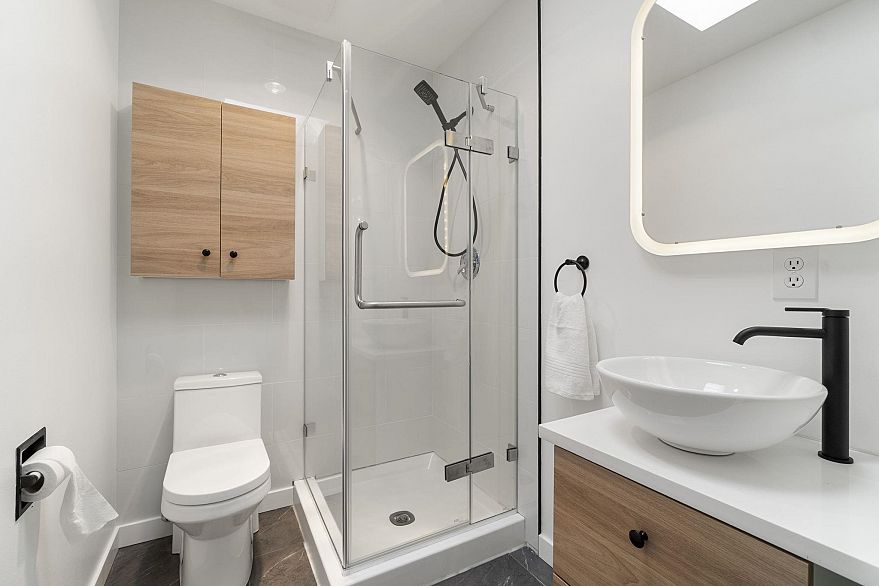 402 4688 W 10th Avenue