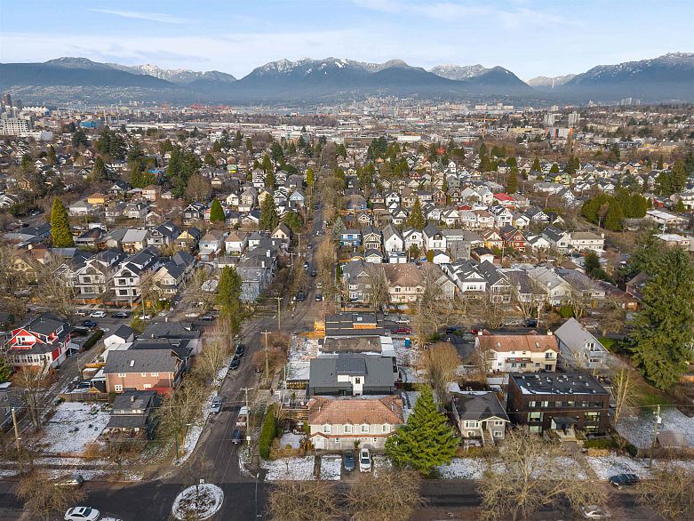 1 3118 Windsor Street