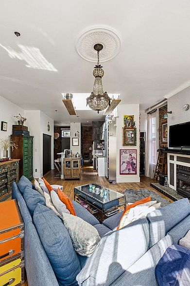 5 229 Carrall Street