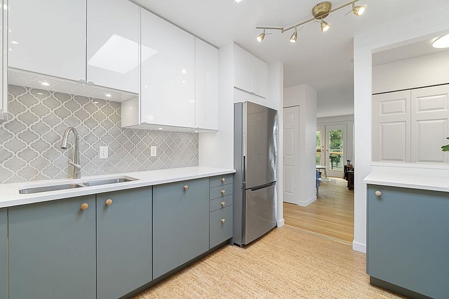 402 4688 W 10th Avenue