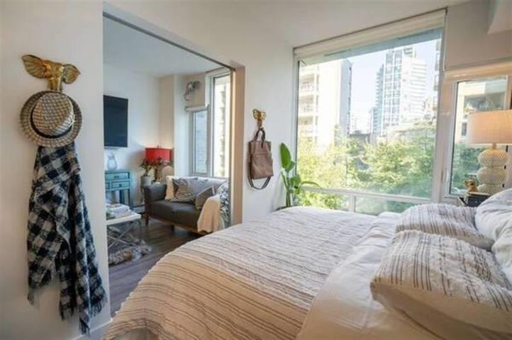 405 1283 Howe Street