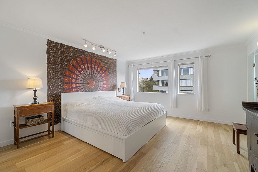 402 4688 W 10th Avenue