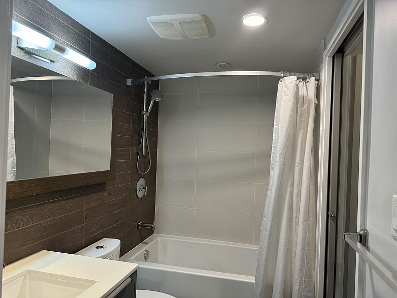 1009 161 W Georgia Street