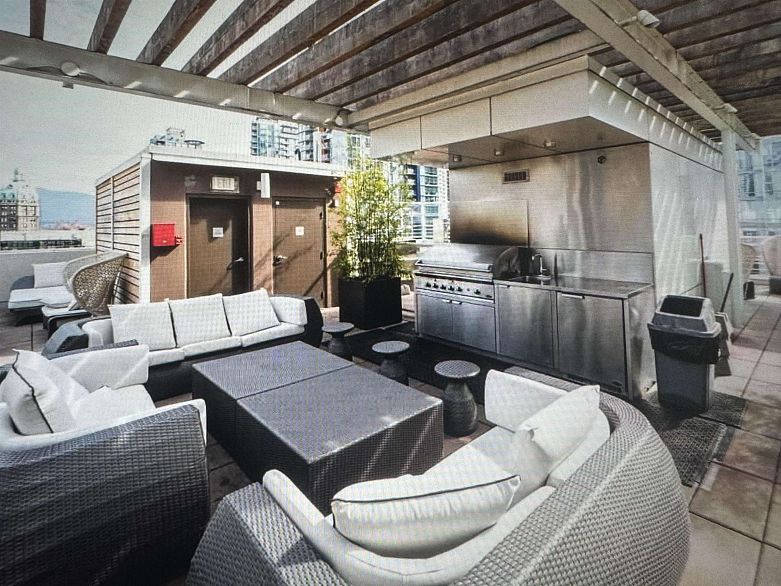 1009 161 W Georgia Street