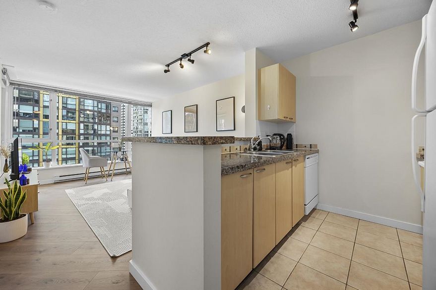 1601 1420 W Georgia Street