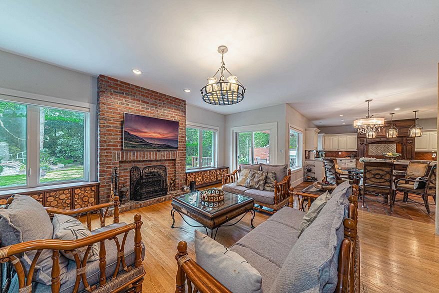 6336 Wiltshire Street