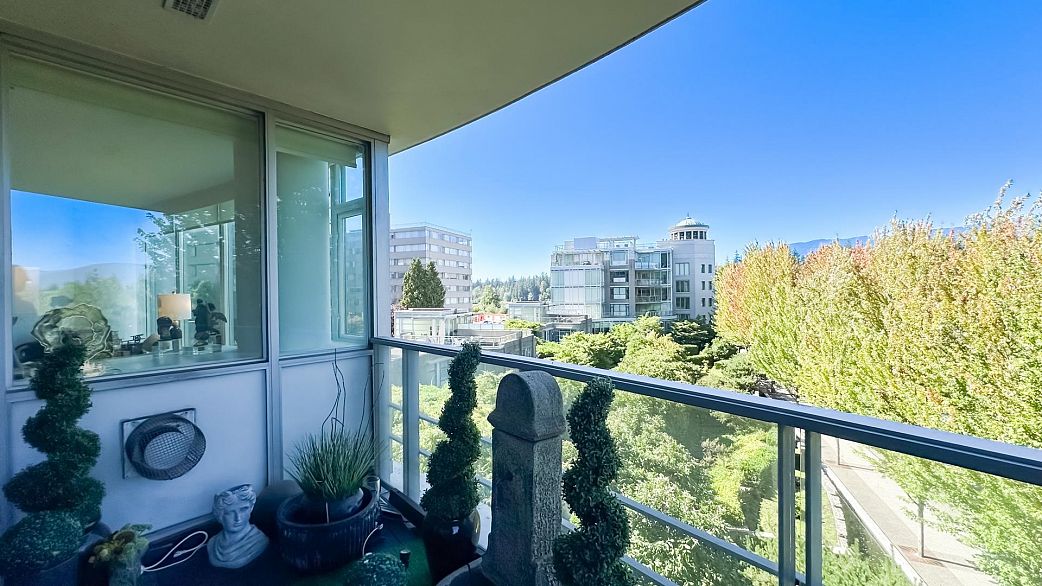 401 1925 Alberni Street