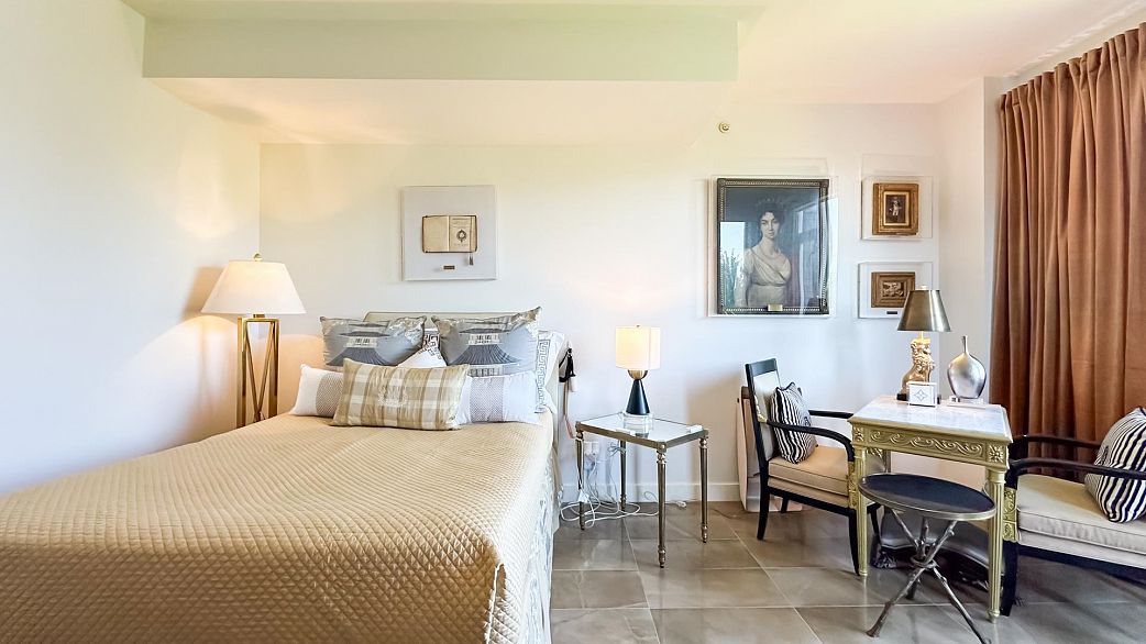 401 1925 Alberni Street