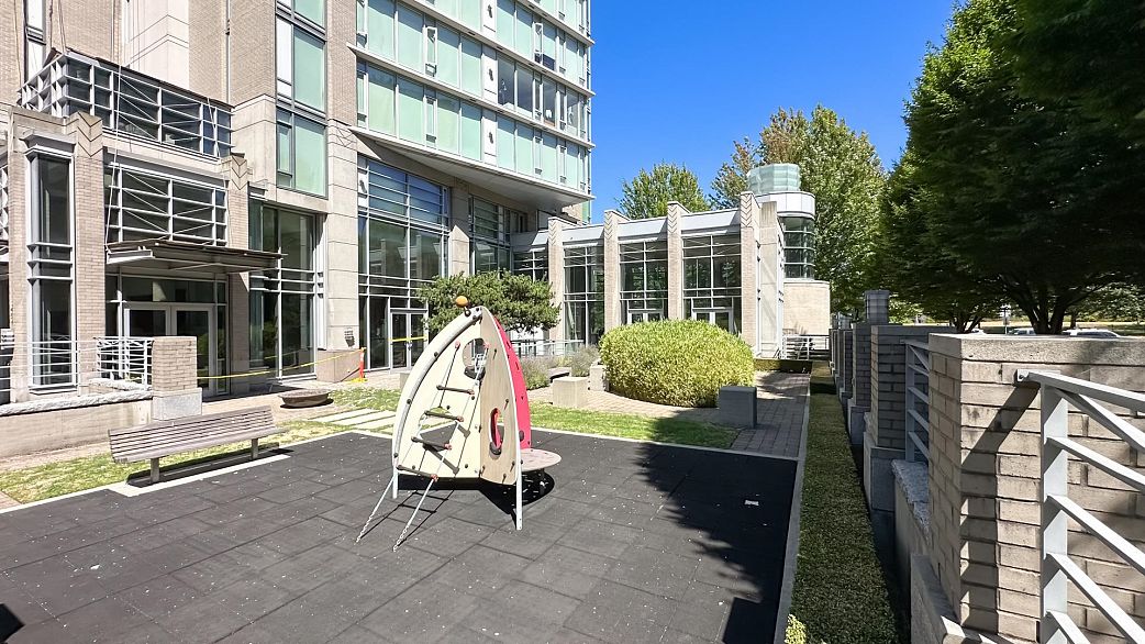 401 1925 Alberni Street