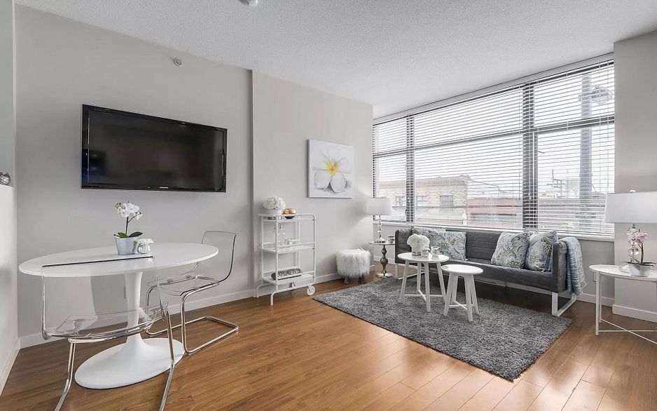 207 1068 W BROADWY, Vancouver BC V6H 0A7