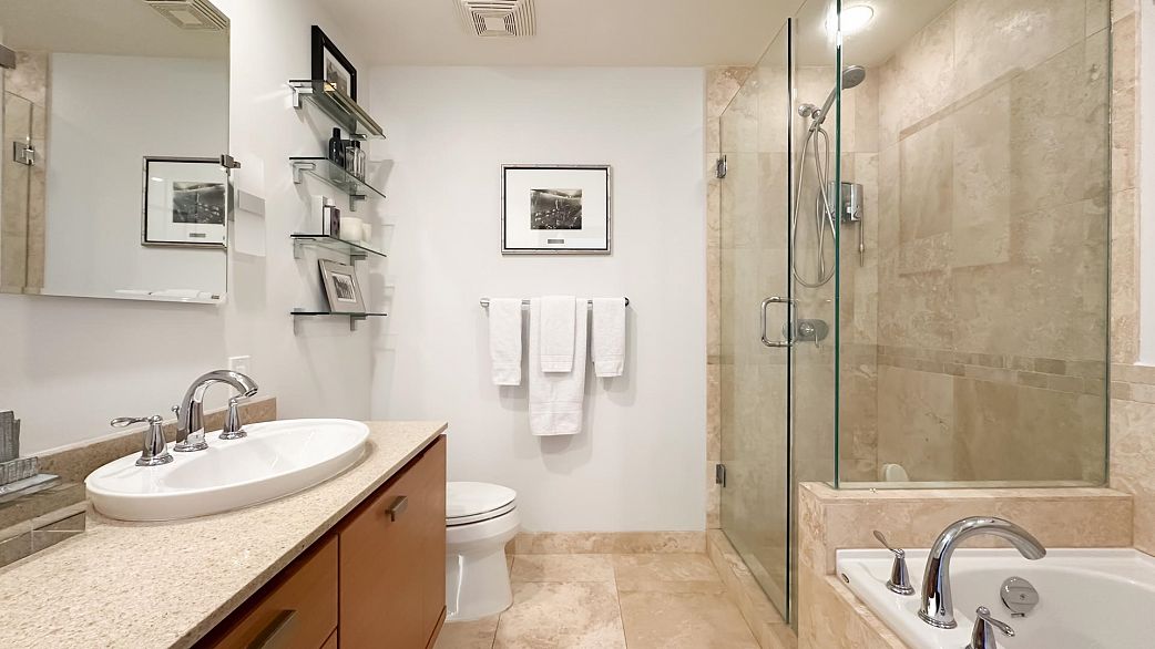 401 1925 Alberni Street