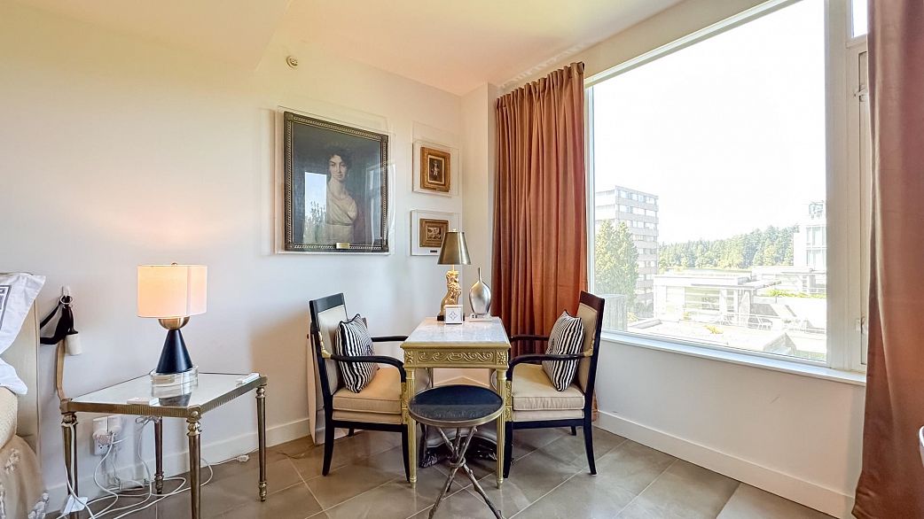 401 1925 Alberni Street