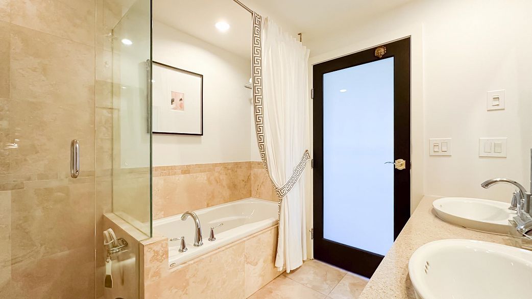 401 1925 Alberni Street