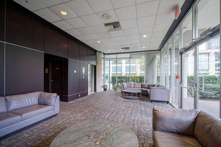 302 588 Broughton Street