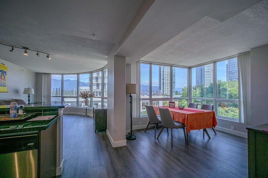 302 588 Broughton Street