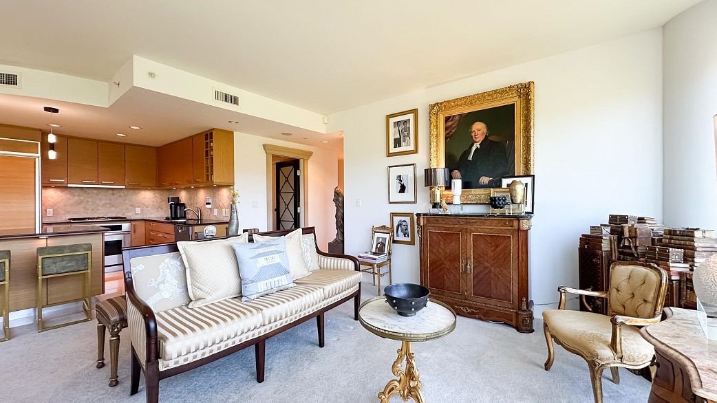 401 1925 Alberni Street