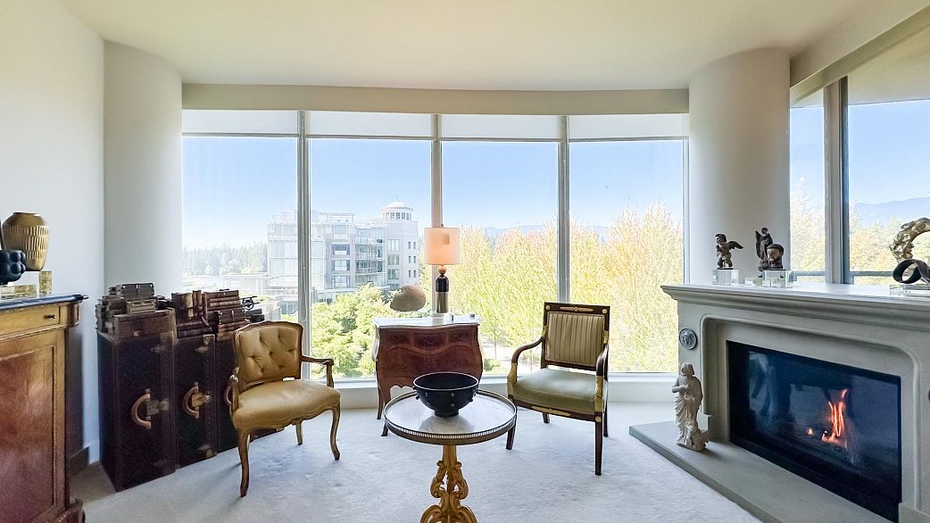 401 1925 Alberni Street