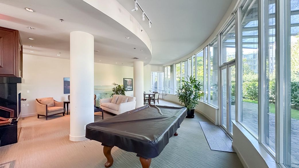 401 1925 Alberni Street