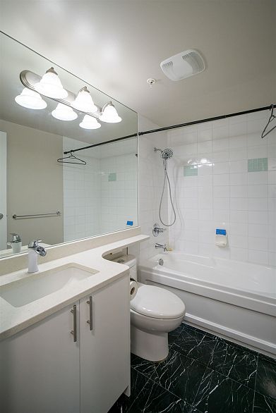 302 588 Broughton Street