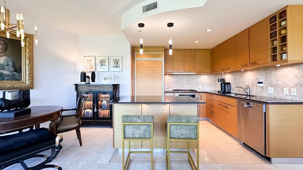 401 1925 Alberni Street