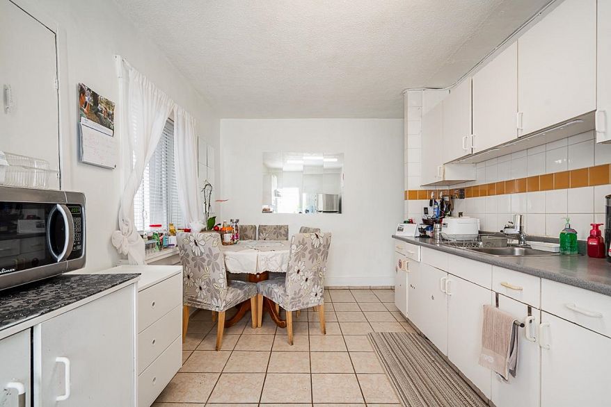 486 E King Edward Avenue