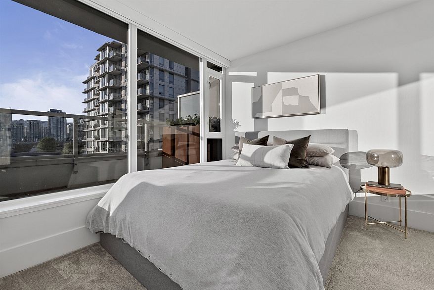 713 1887 Crowe Street