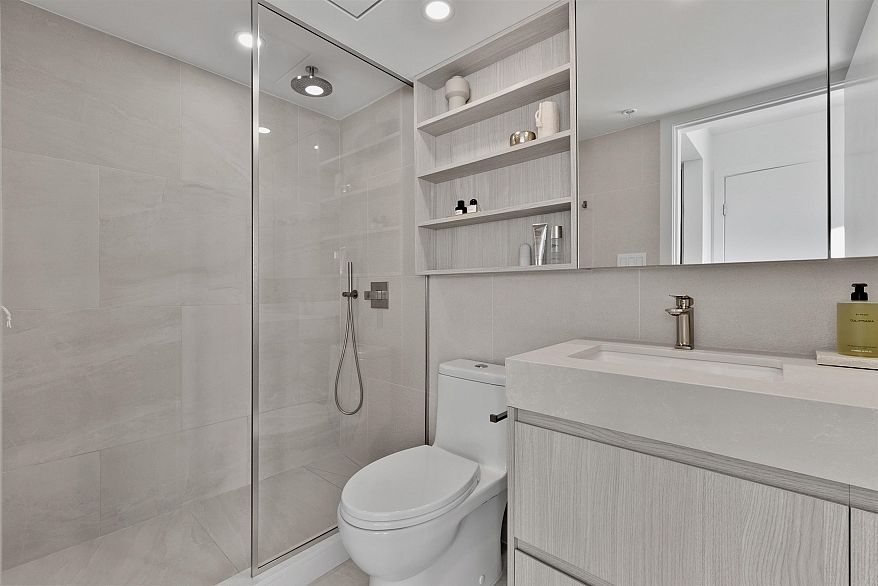 713 1887 Crowe Street