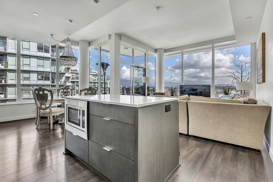 1801 111 E 1st Avenue