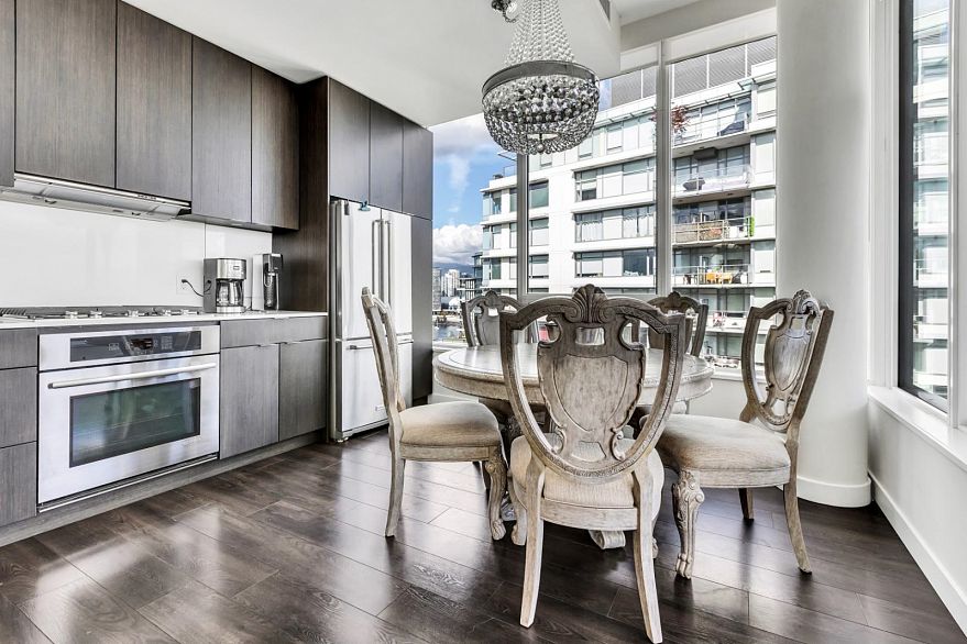 1801 111 E 1st Avenue