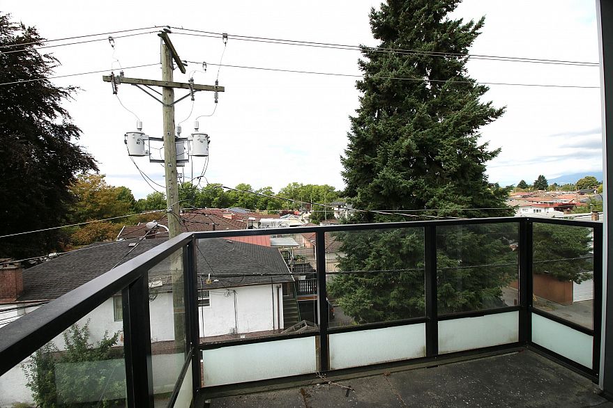 306 6555 Victoria Drive