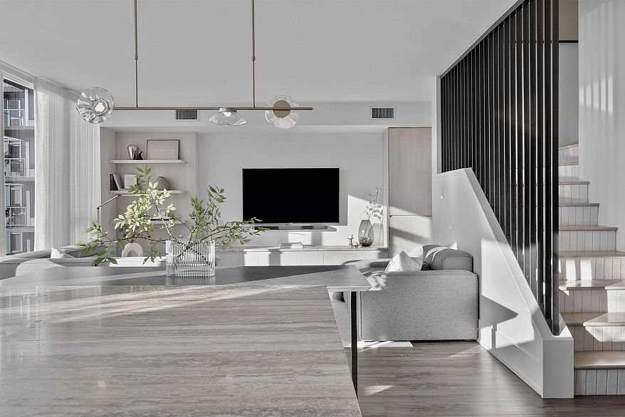 713 1887 Crowe Street