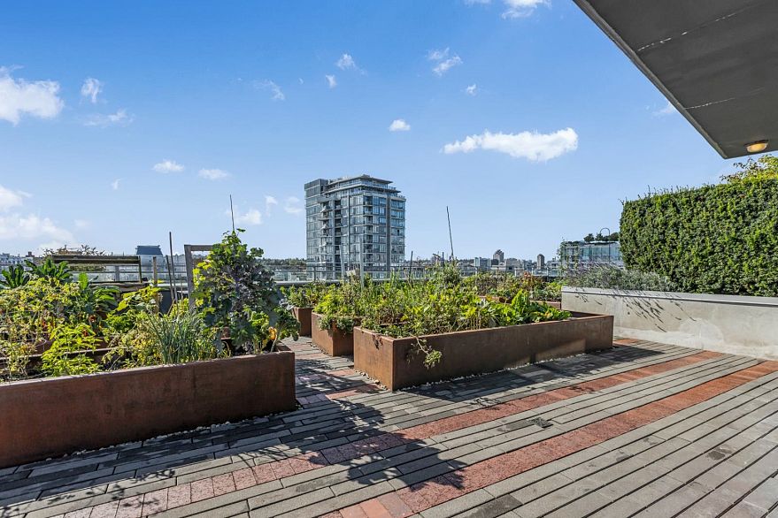 1801 111 E 1st Avenue