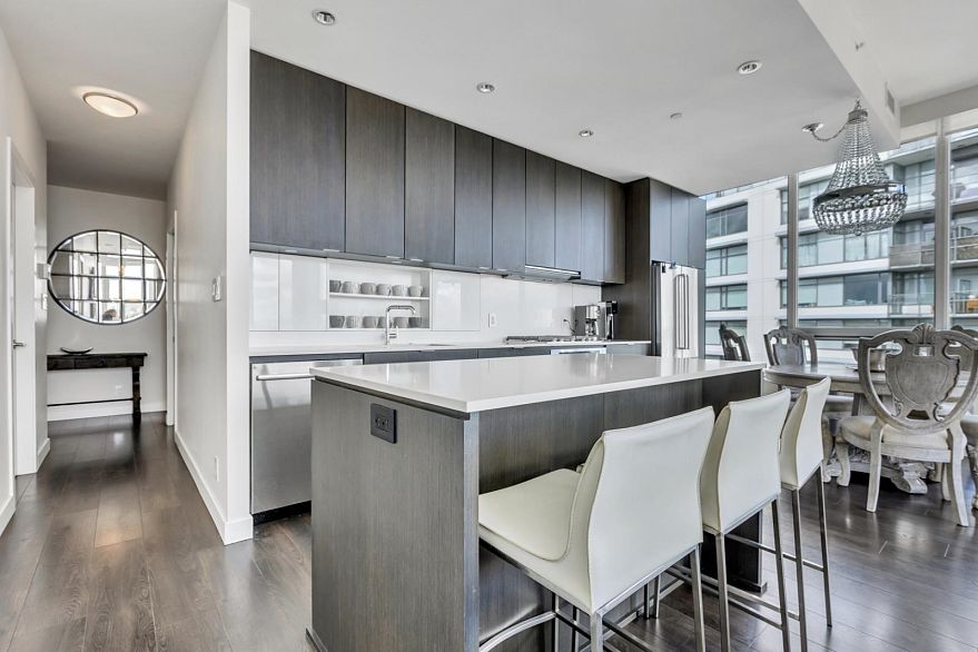 1801 111 E 1st Avenue