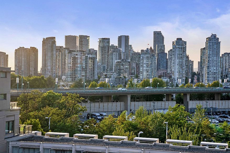 713 1887 Crowe Street