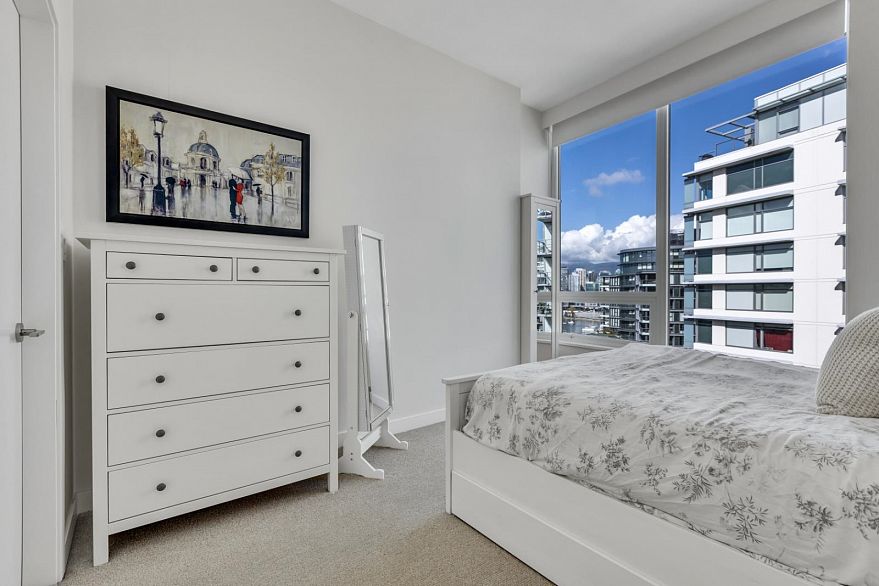 1801 111 E 1st Avenue