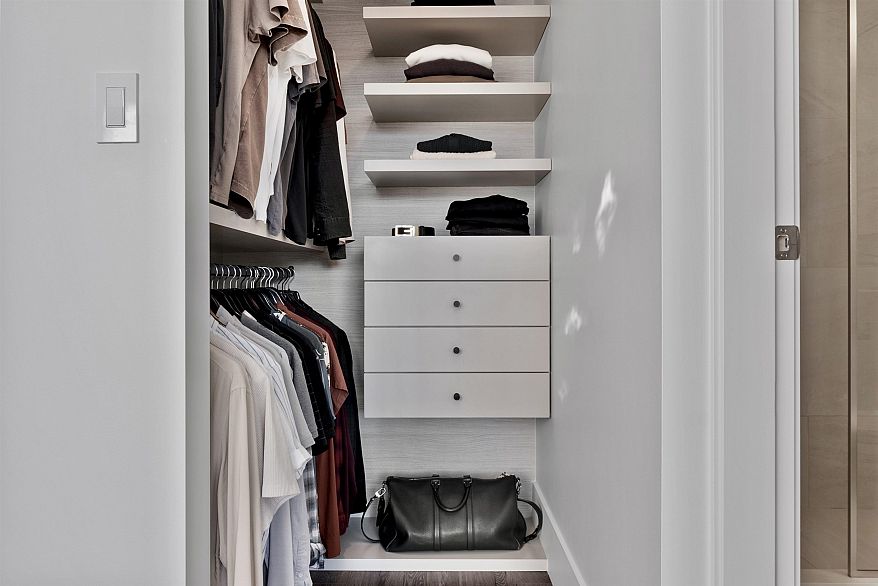 713 1887 Crowe Street