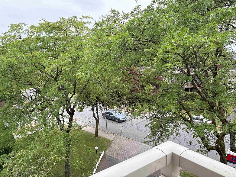 305 6076 Tisdall Street