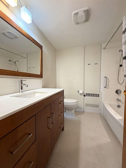 305 6076 Tisdall Street