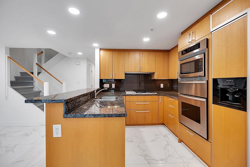 1277 W Cordova Street