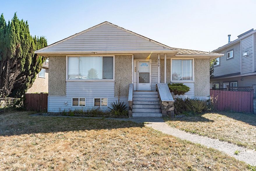 6758 Victoria Drive